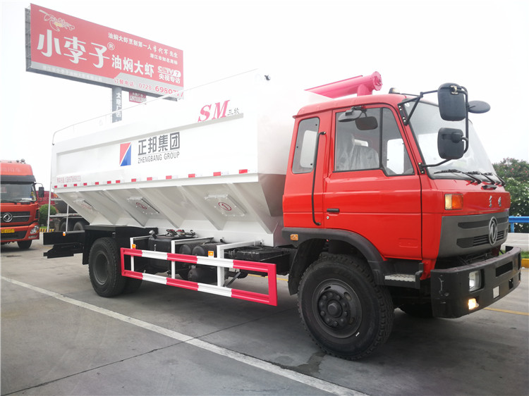 東風(fēng)153散裝飼料運(yùn)輸車(chē)
